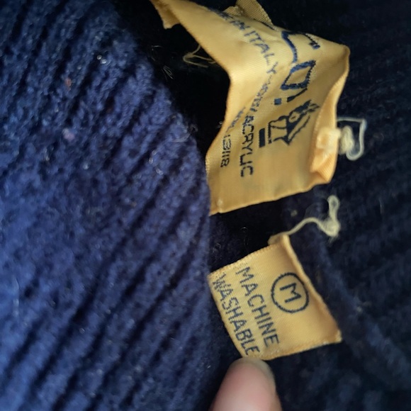 Womans Vintage Long Sleeve Turtleneck. Size Medium. Made in Italy,100% Acrylic - Picture 3 of 8